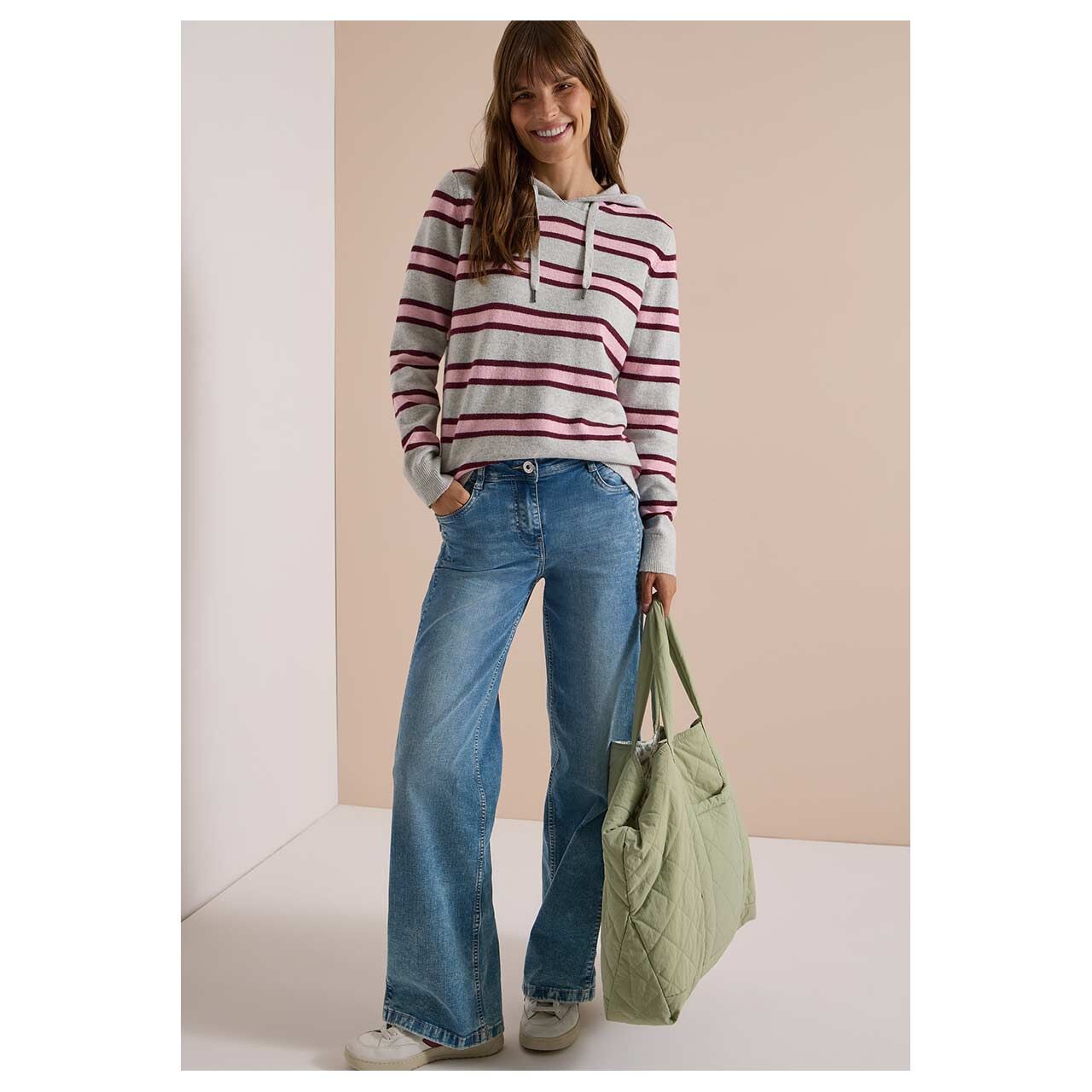 Damen Hoodie Pullover Cosy Striped von Cecil in Hellgrau gestreift, Ganzkörperansicht am Model