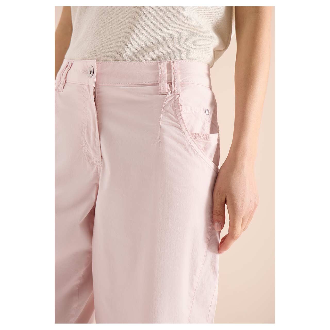 Damen Ankle Baumwollhose Scarlett Barrel von Cecil in der Rosa, detaillierte Vorderansicht am Model