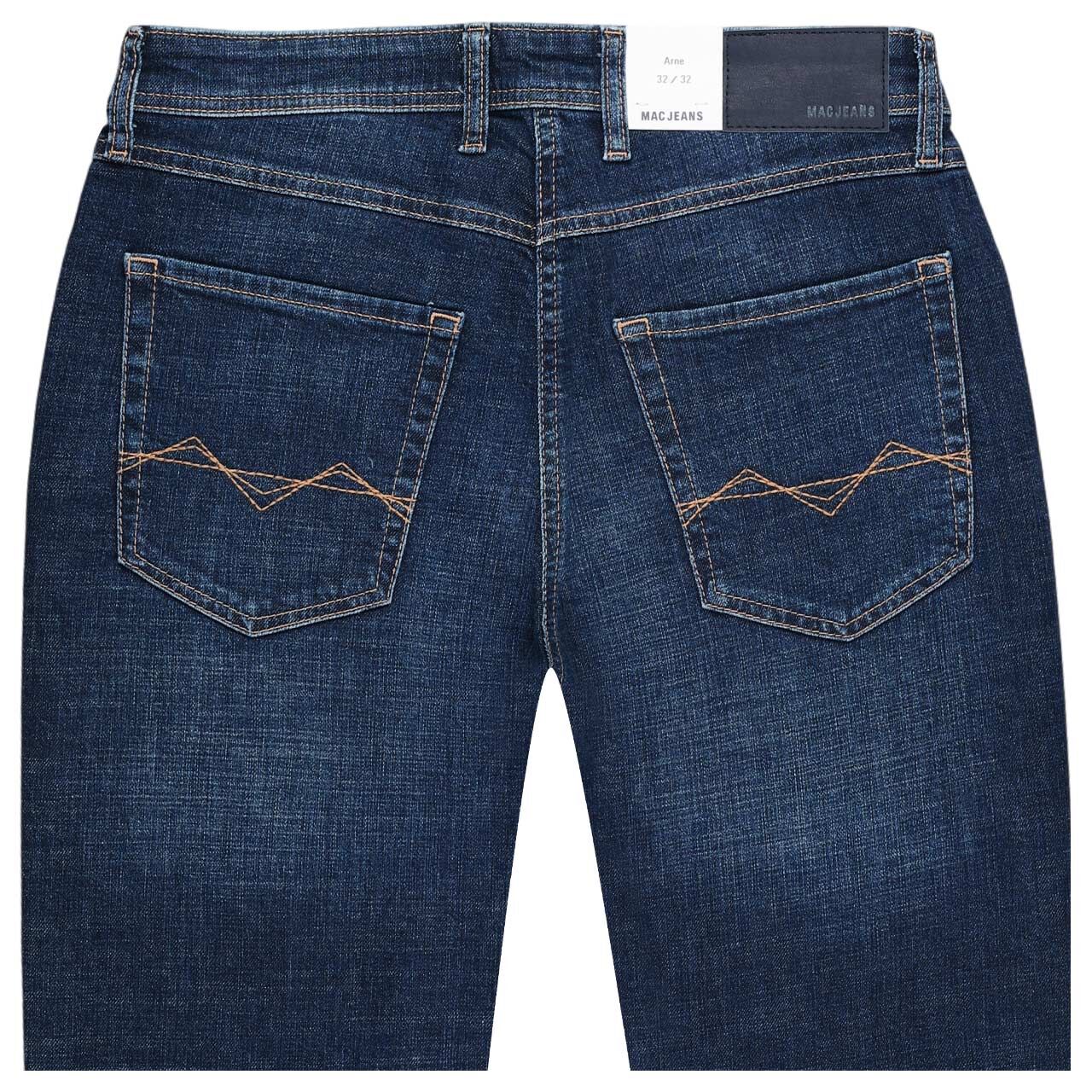 Stretch Herrenjeans Arne von MAC in Dunkelblau angewaschen, detaillierte Rückansicht