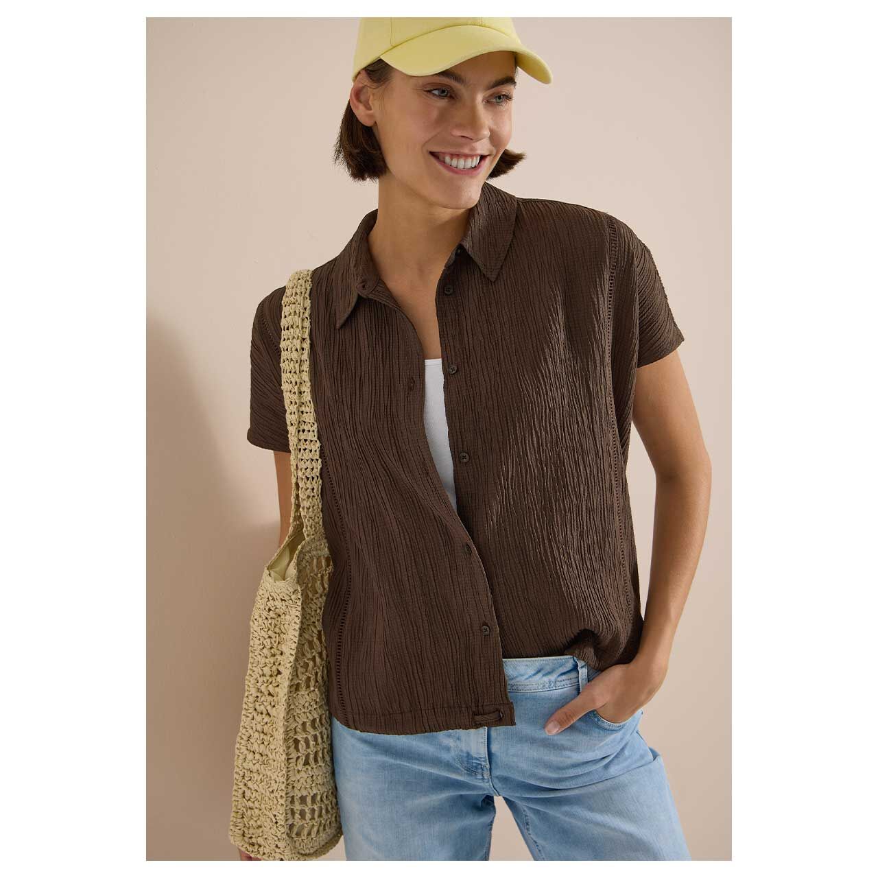 Damen Kurzarm Bluse Solid Structure von Cecil in Braun, Vorderansicht am Model