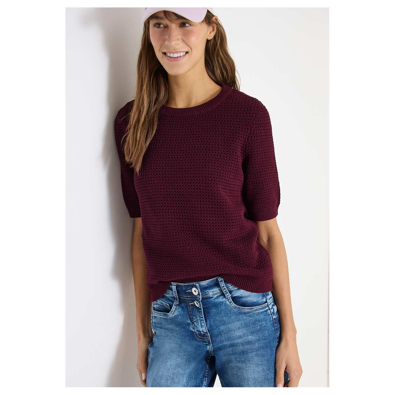 Damen Kurzarm Pullover Structured Roundneck von Cecil in Weinrot, Vorderansicht am Model
