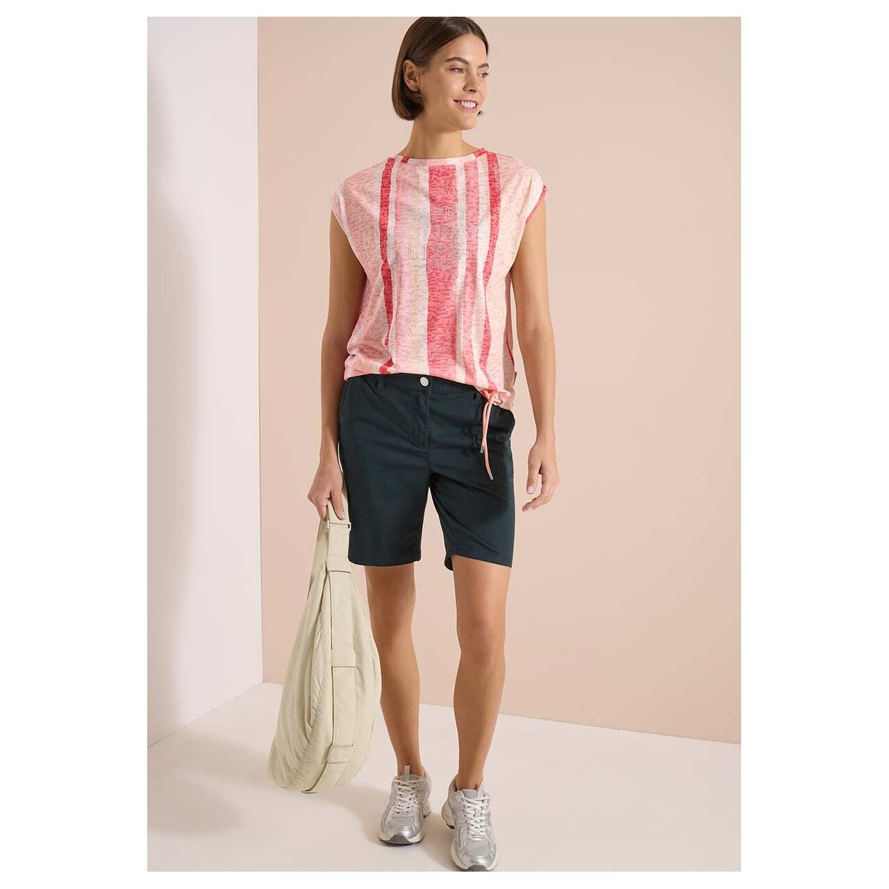 Damen T-Shirt Happy Holiday Life von Cecil in Korallenrot mit Print, Ganzkörperansicht am Model
