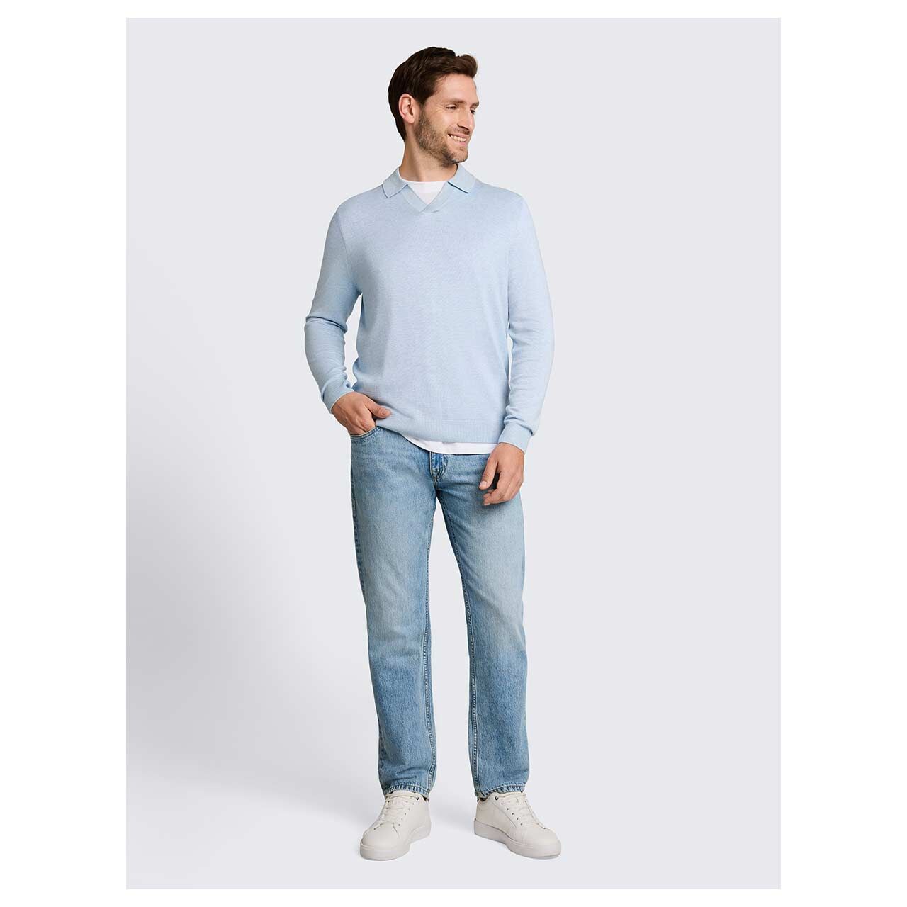 Herren Pullover Soft Knit Polo von Tom Tailor in Hellblau meliert, Ganzkörperansicht am Model