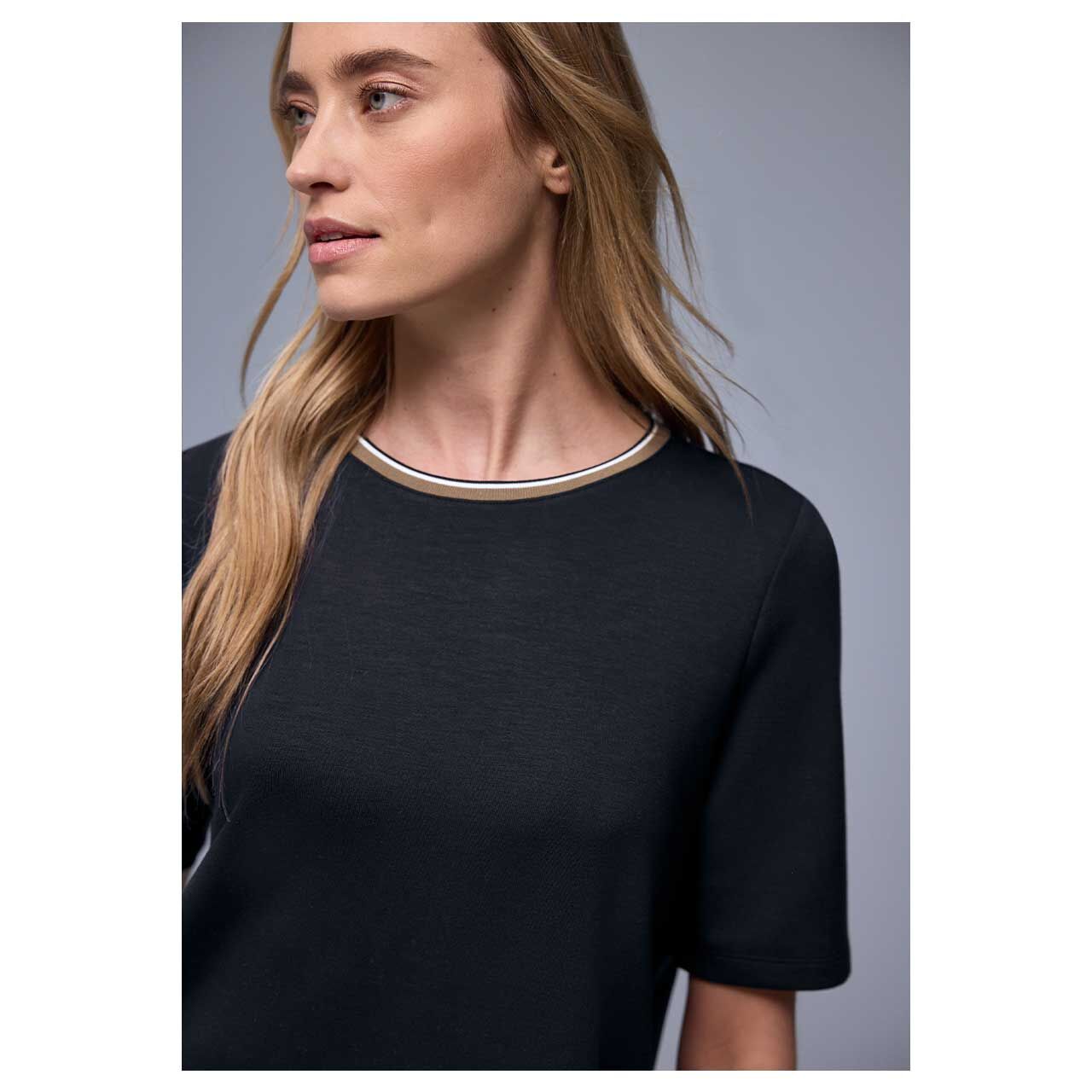 Damen T-Shirt Striped Collar von Street One in Dunkelblau, detaillierte Vorderansicht am Model