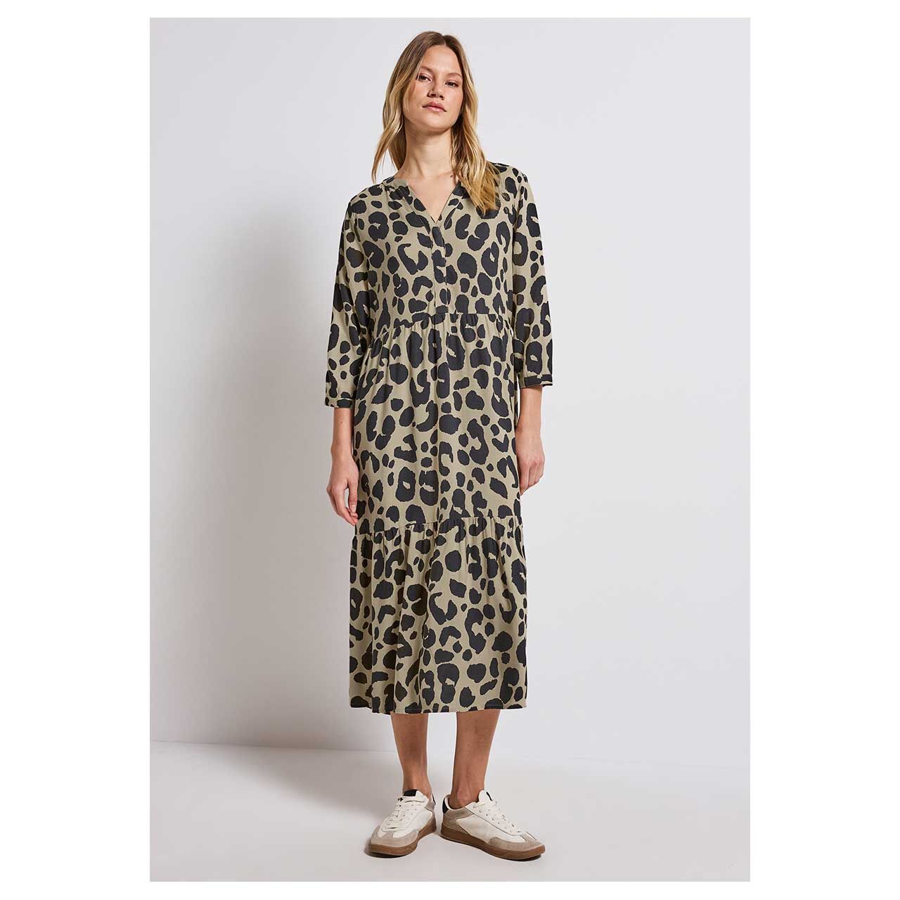 Damen 3/4 Arm Kleid Volant Dress von Street One in Beige mit Leo-Print, Vorderansicht getragen