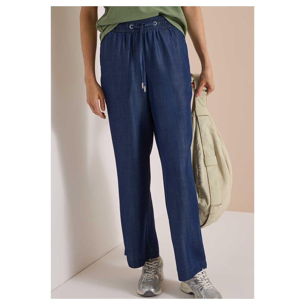 Ankle Wideleg Damenhose Neele Tencel™ von Cecil in Dunkelblau, gestylte Vorderansicht am Model