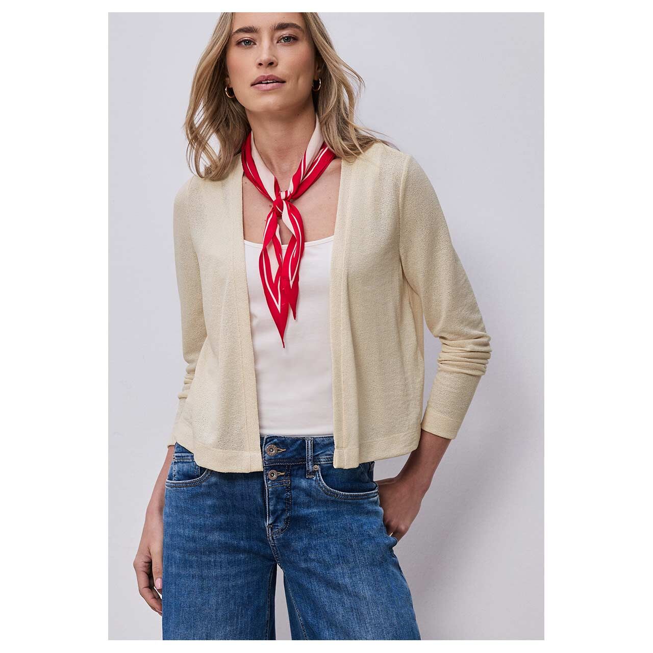 Damen Strickjacke Nette Knit Look von Street One in Beige, Vorderansicht am Model