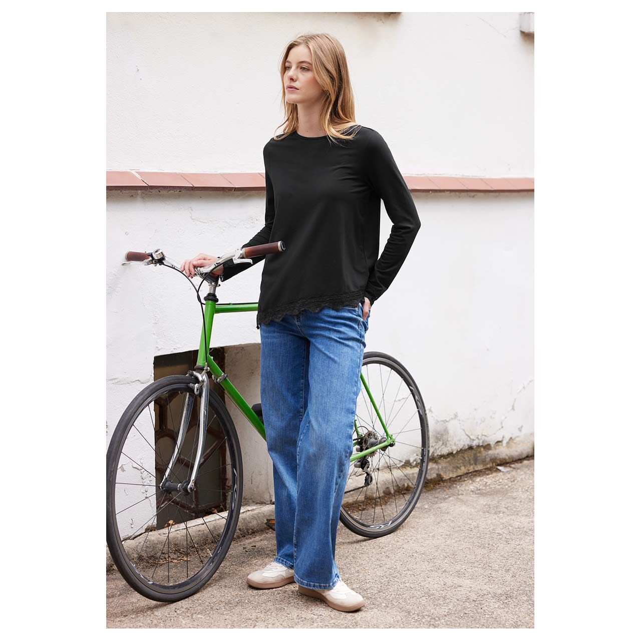 Damen Langarm Shirt Diagonal von Street One Studio in Schwarz, Ganzkörperansicht