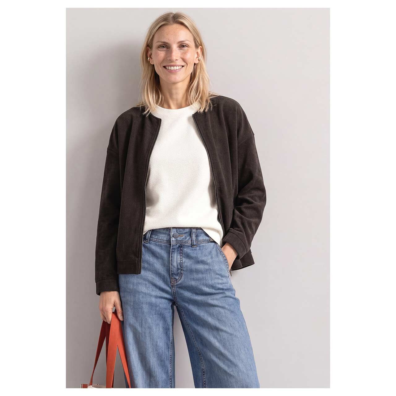 Damen Strickjacke Structure Jacket von Street One in Dunkelbraun, Vorderansicht am Model