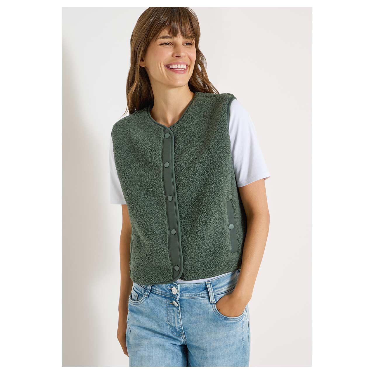 Damen Teddy Weste Solid Matmix Vest von Cecil in Dunkelgrün, Vorderansicht am Model