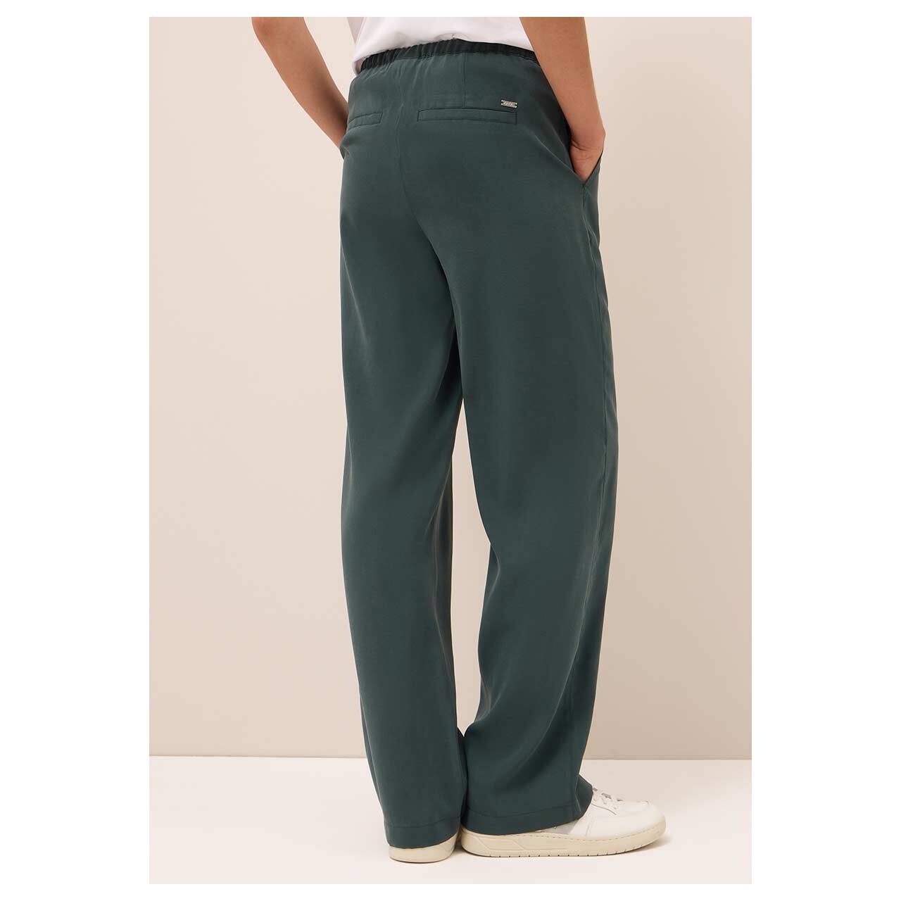 Damen Hose Neele Straight von Cecil in Dunkelgrün, Rückansicht am Model