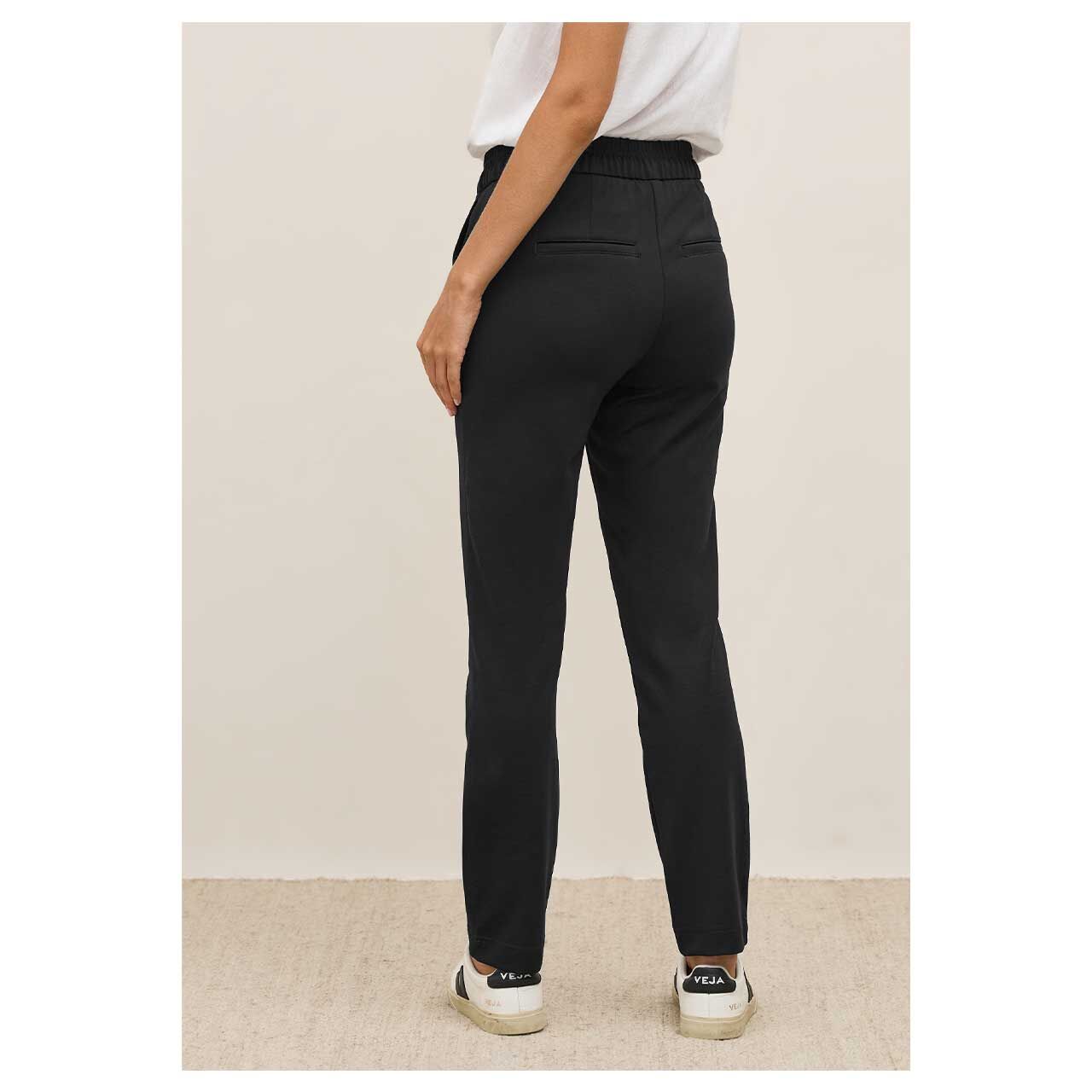 Stretch Damenhose Jogpants Tracey von Cecil in Schwarz, Rückansicht am Model