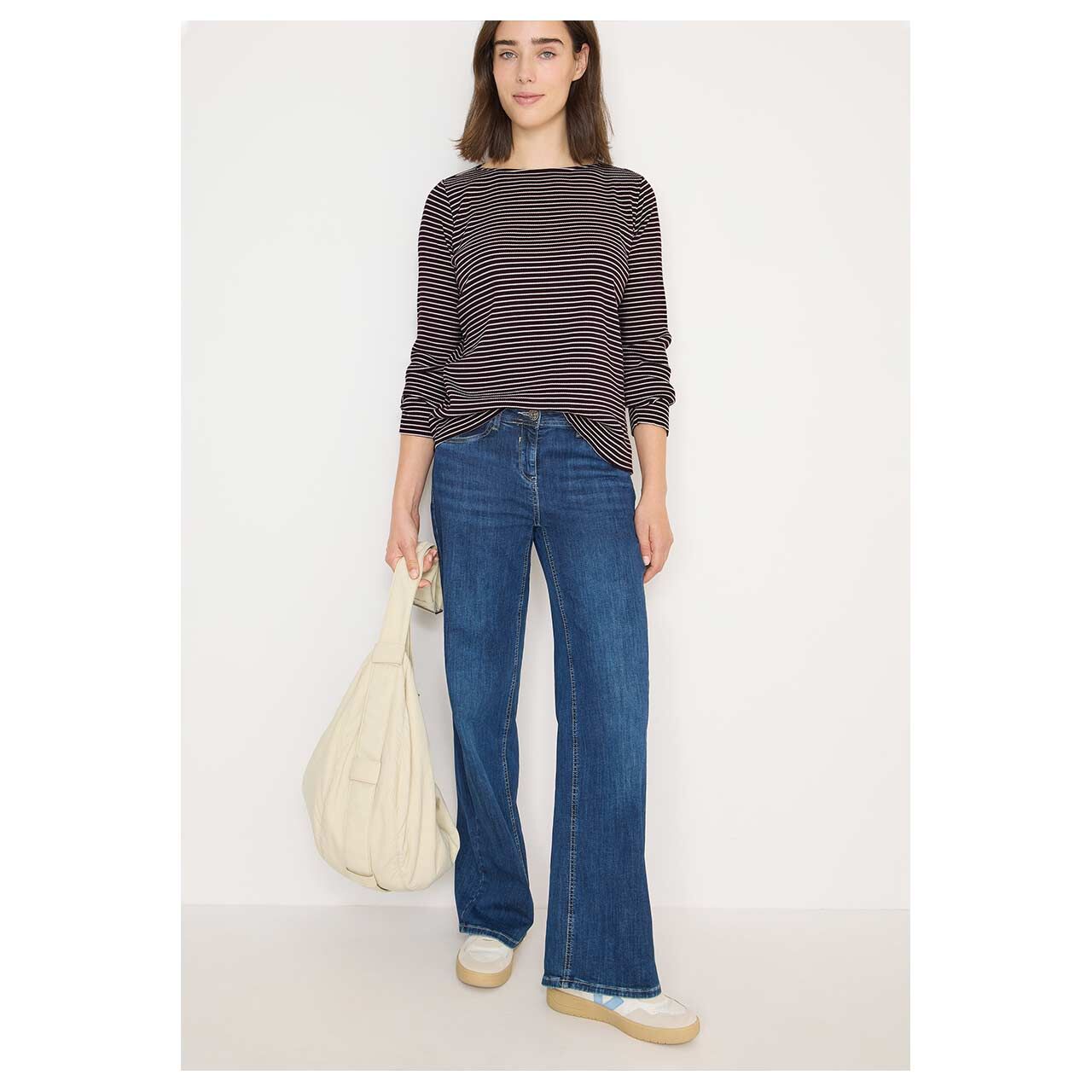 Damen Langarm Shirt Stripe Rib Boatneck von Cecil in Lila gestreift, Ganzkörperansicht am Model