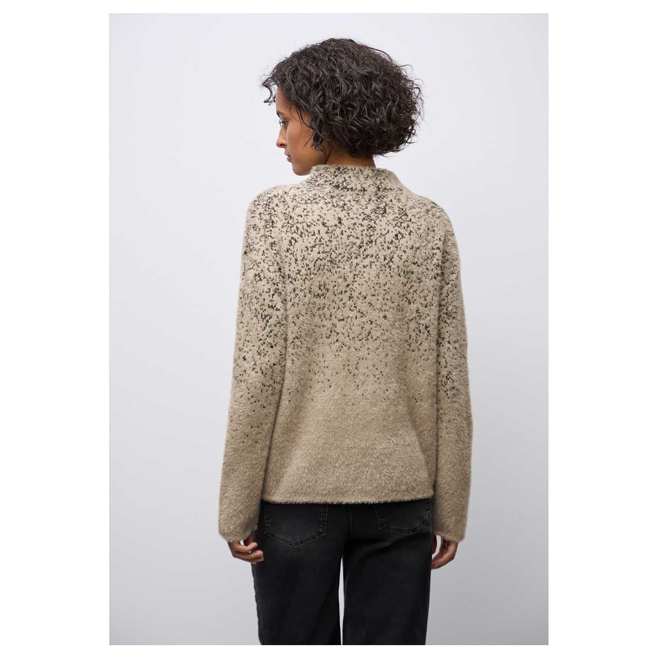 DaDamen Pullover Feather Yarn Jacquard von Street One in Beige mit Print, Rückansicht am Model