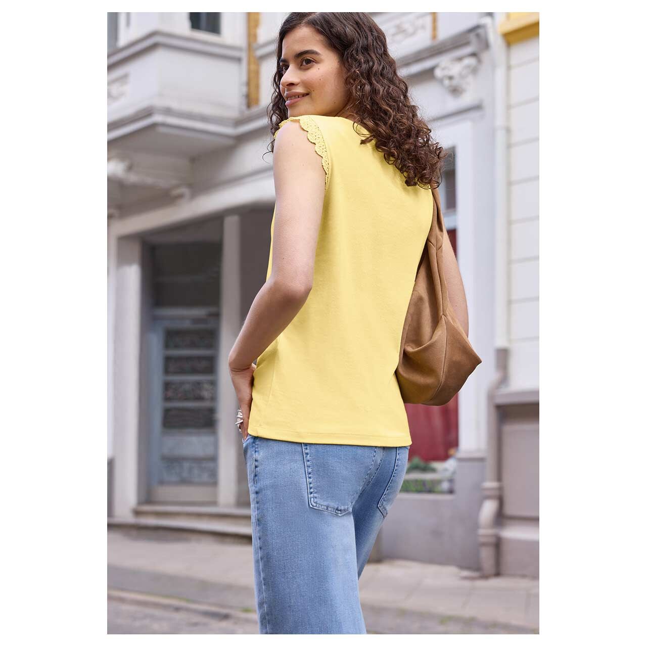 Damen Top V-Neck Lace Frill von Street One Studio in Gelb, Rückansicht am Model