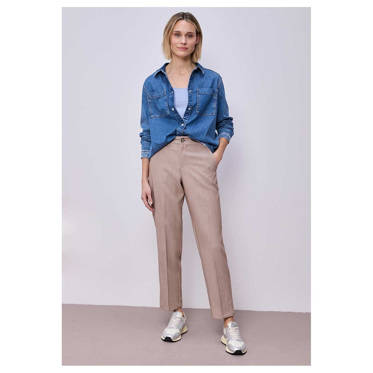 Damen Top Anni von Street One in Hellblau, Ganzkörperansicht am Model