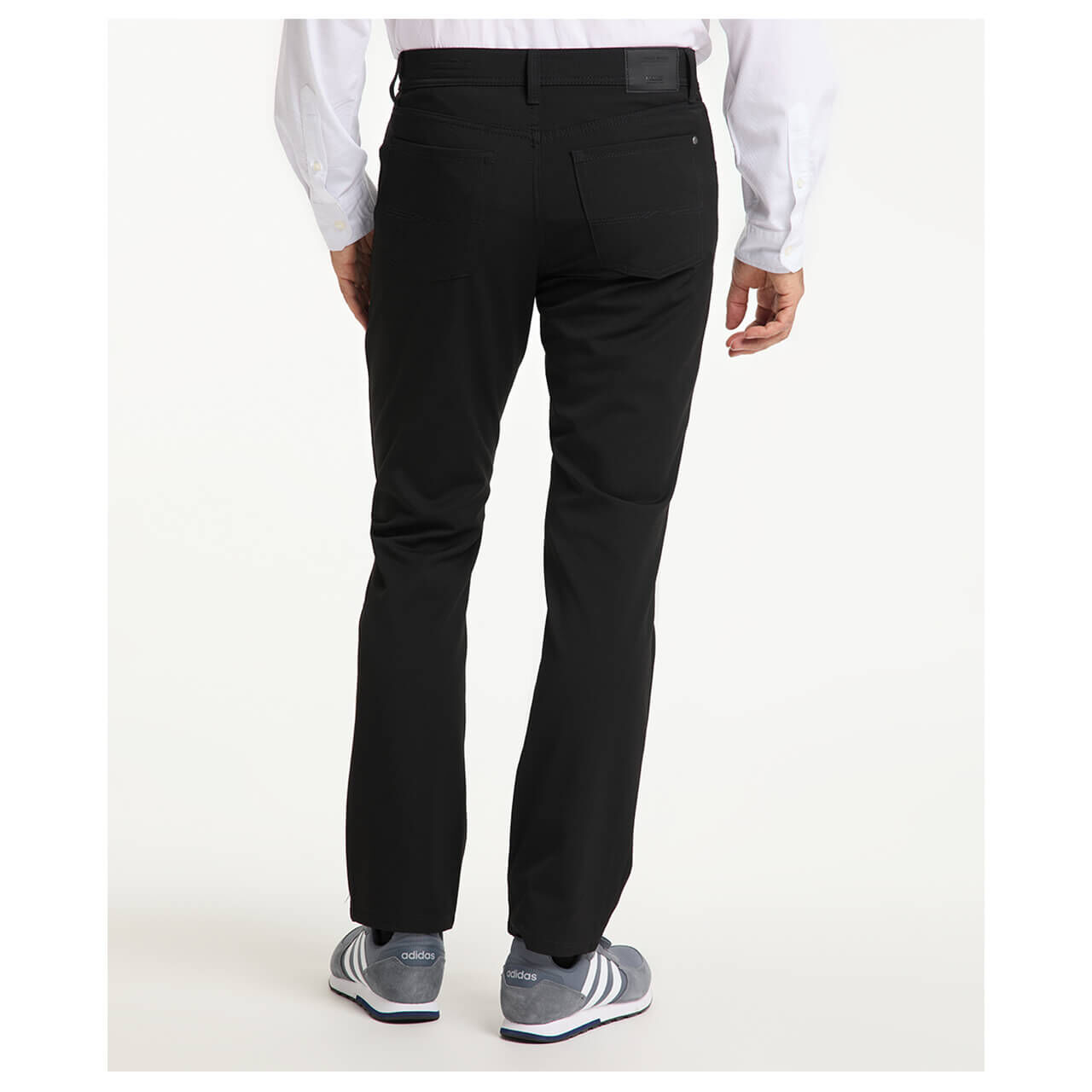 pioneer-jeans-rando-black-11-hinten2 Stretch Herrenhose Rando Ceramica in Schwarz von Pioneer, Nahaufnahme Model Rückansicht