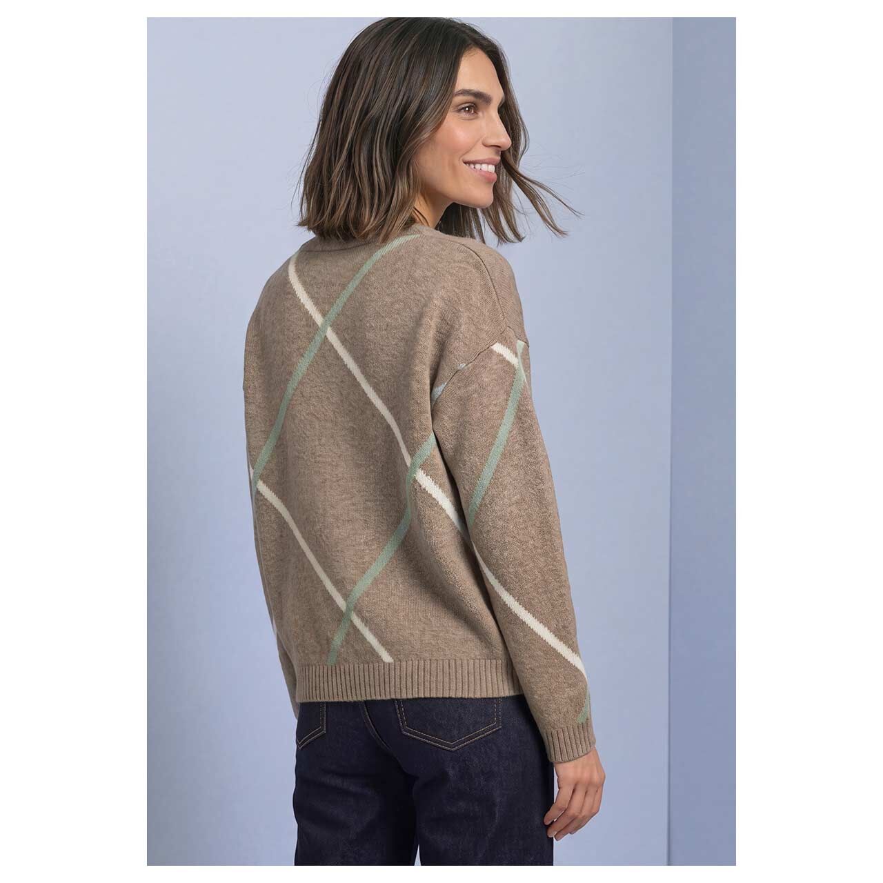 Damen Pullover Cosy Sweater Intarsia von Street One in Beige mit Print, Rückansicht am Model