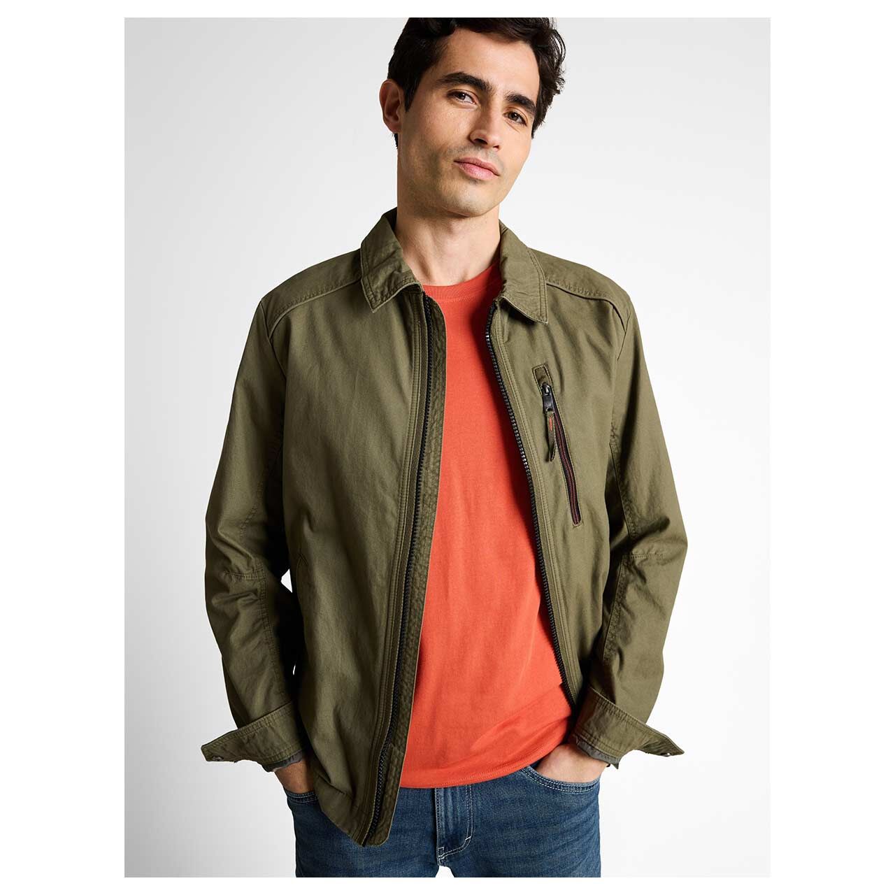 Herren T-Shirt von Tom Tailor in Orange, detaillierte Vorderansicht am Model