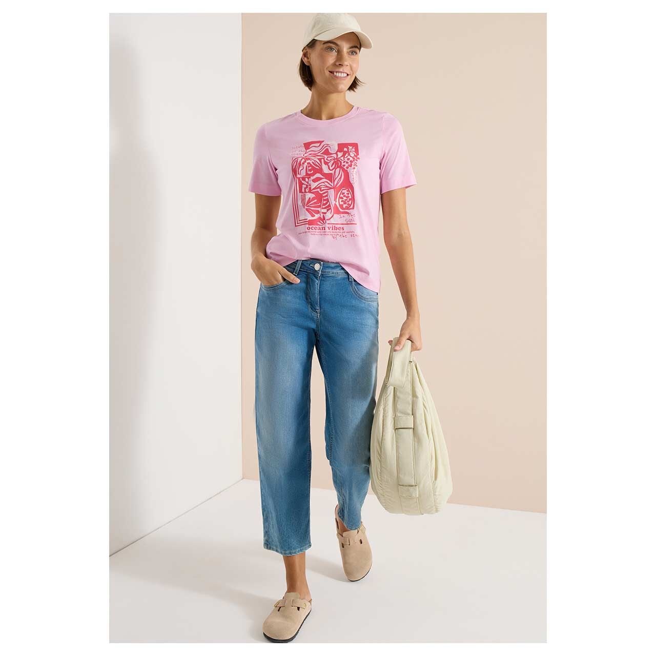Damen T-Shirt Big Leaves von Cecil in Rosa mit Print, Ganzkörperansicht am Model