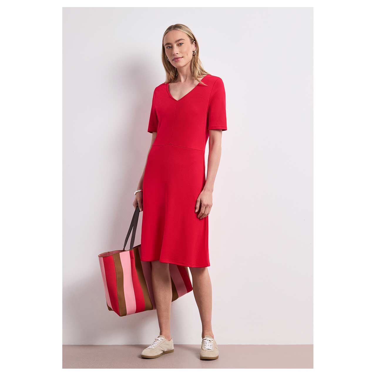 Damen Kurzarm Kleid Jersey Dress von Street One in Rot, Vorderansicht am Model