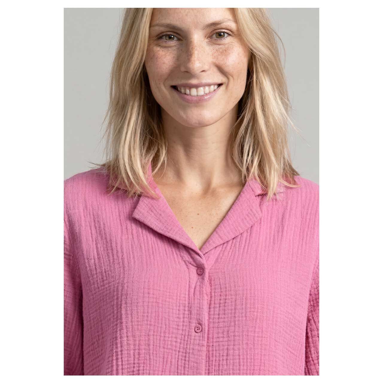 Damen Kurzarm Bluse Musselin Bowling Collar von Street One in Pink, detaillierte Vorderansicht am Model