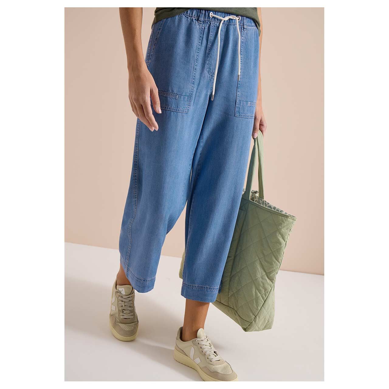 Neele Wideleg 7/8 Jeans von Cecil in Blau angewaschen, Vorderansicht am Model