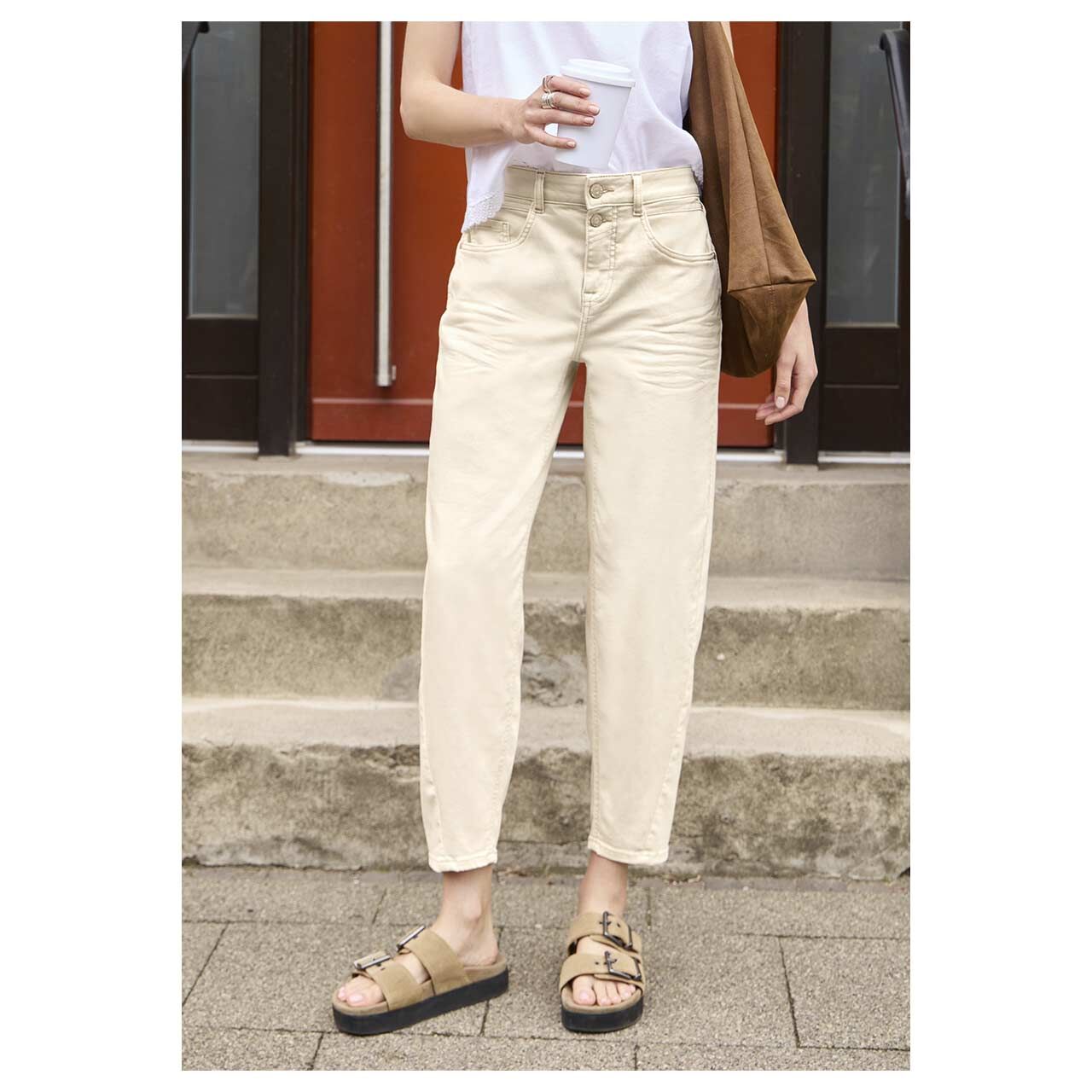 Damen Ankle Jeans Barrel von Street One Studio in Cremeweiß, Vorderansicht am Model