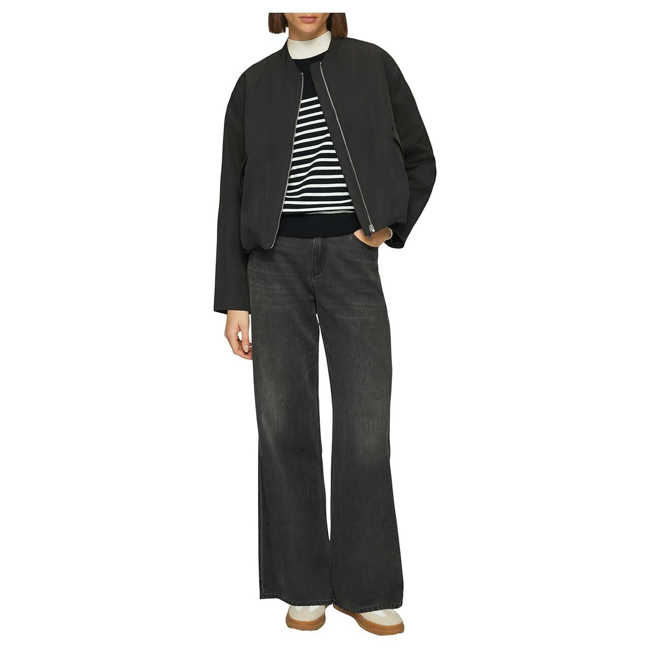 Damen Pullover von s.Oliver in Schwarz gestreift, Vorderansicht mit Model