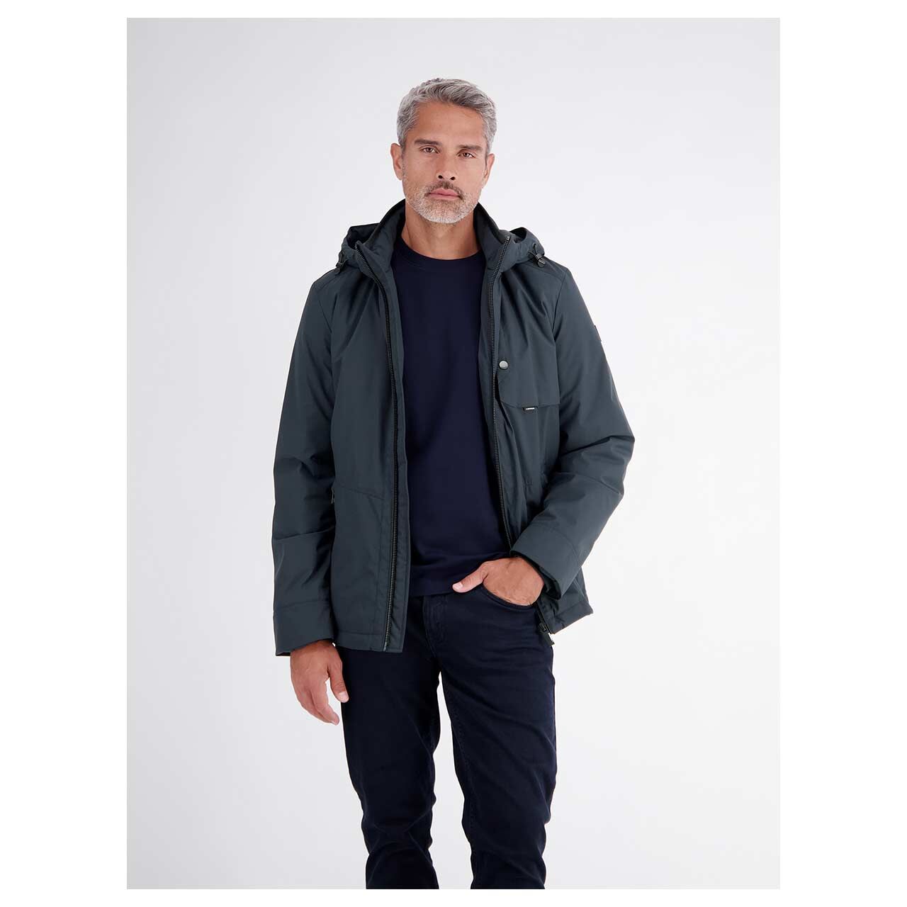 Herren Jacke von Lerros in Dunkelblau, Vorderansicht am Model