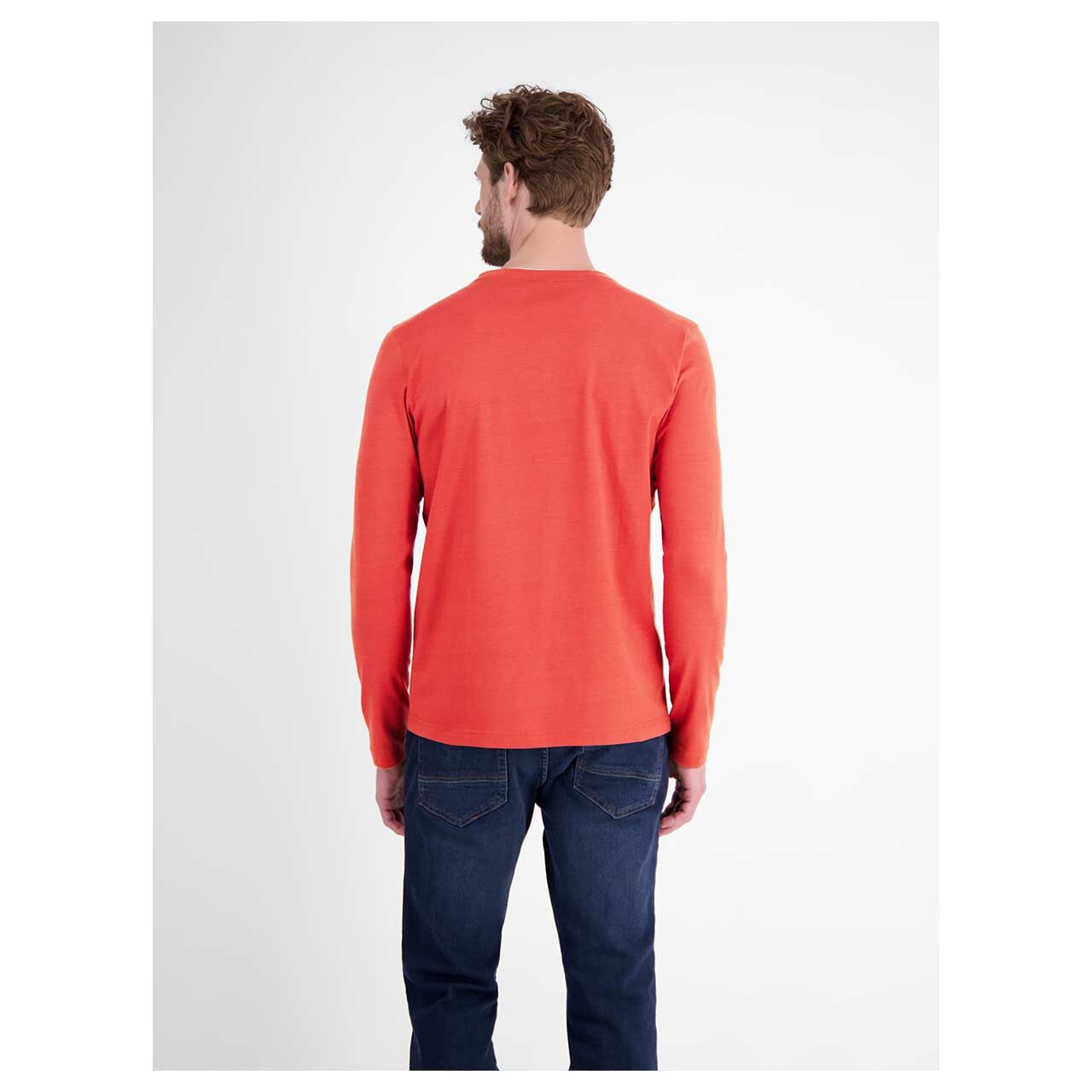 Herren Langarm Shirt Henley von Lerros in Rot meliert, Rückansicht am Model