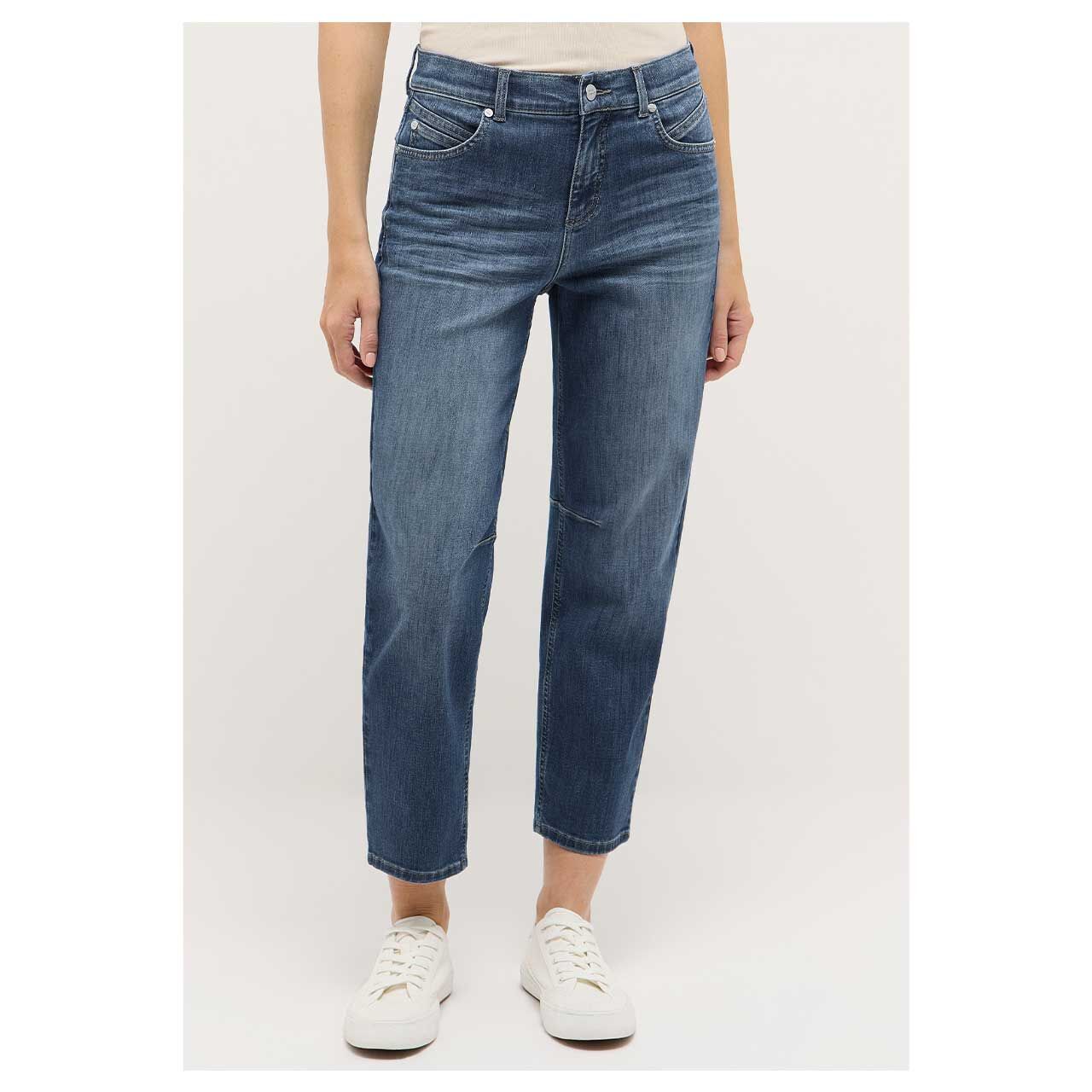 Damen Ankle Jeans Evy Barrel von Angels in Blau angewaschen, Vorderansicht am Model