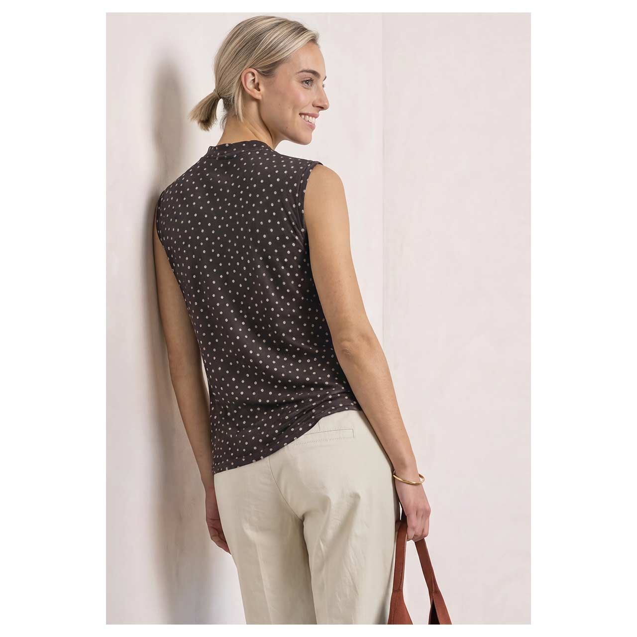Damen Top Printed Turtle Neck Mesh von Street One in Dunkelbraun mit Print, Rückansicht am Model