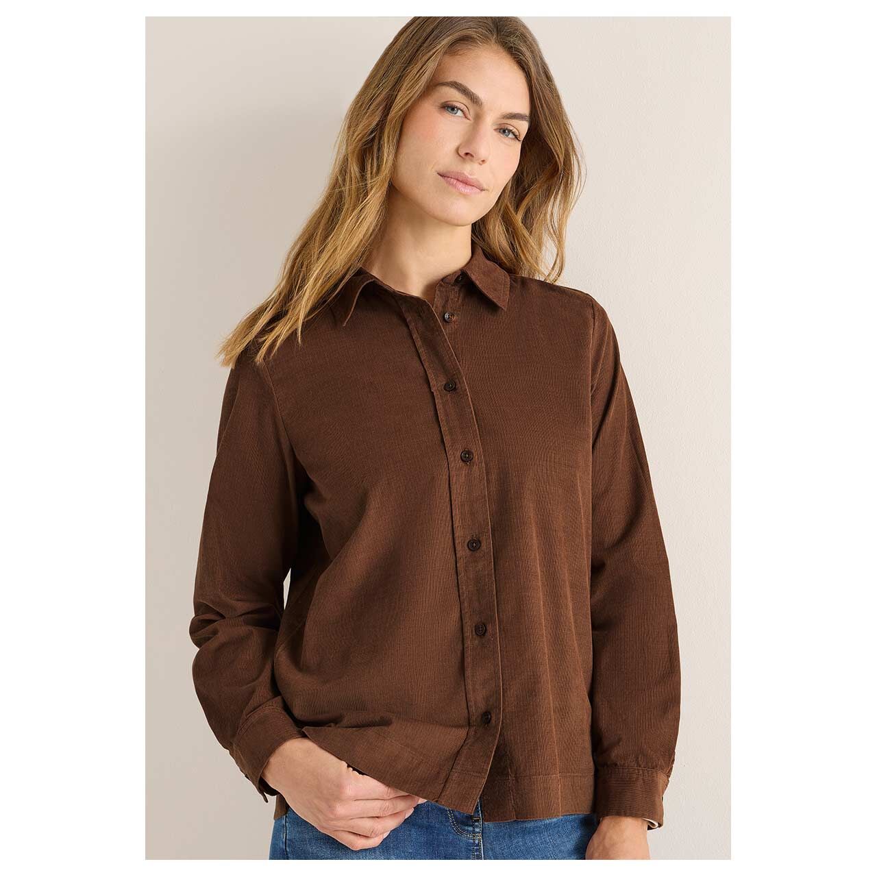 Damen Langarm Cord Bluse Solid Corduroy von Cecil in Braun, geschlossene Vorderansicht am Model