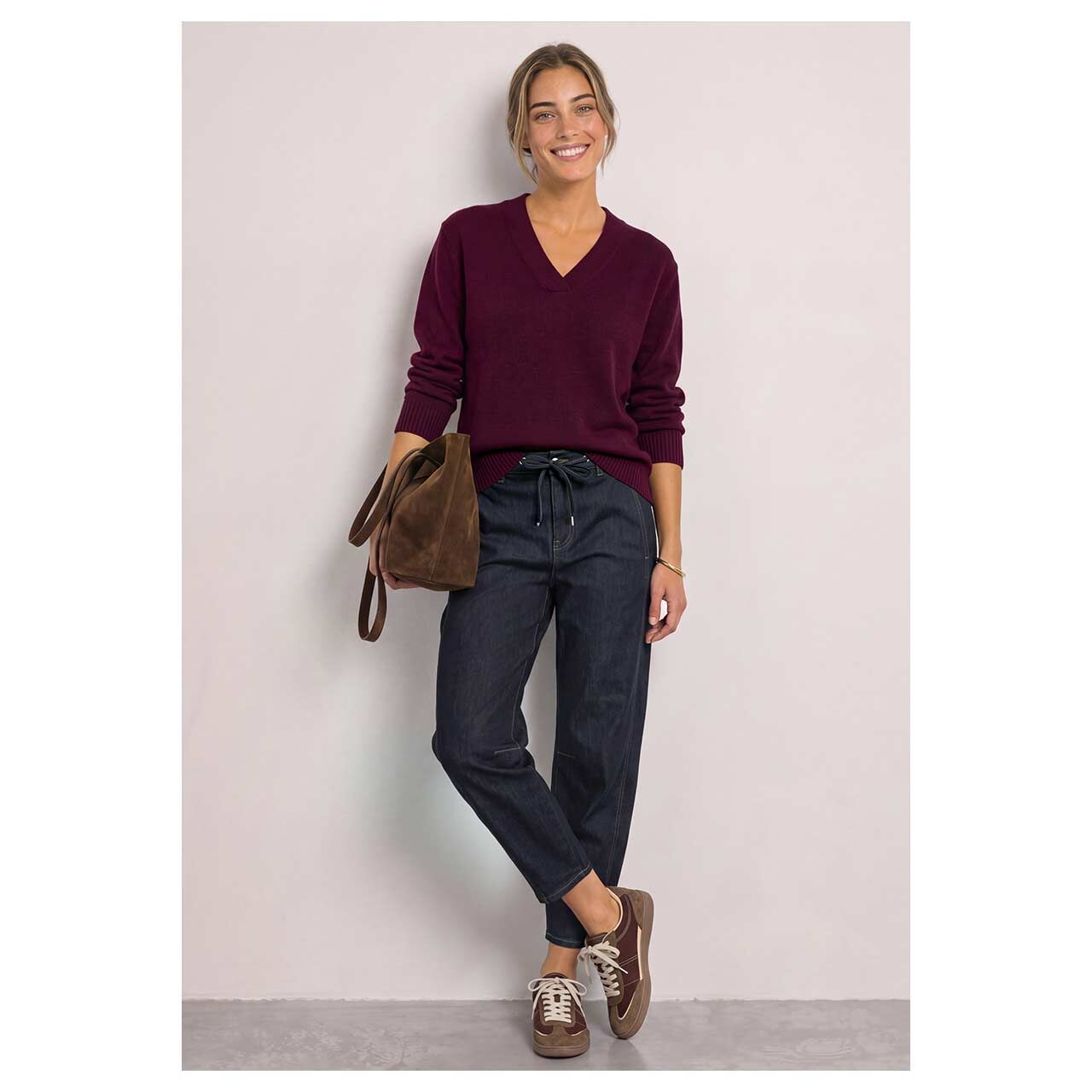 Damen Ankle Jeans Karlie Barrel von Street One in Dunkelblau, Ganzkörperansicht am Model