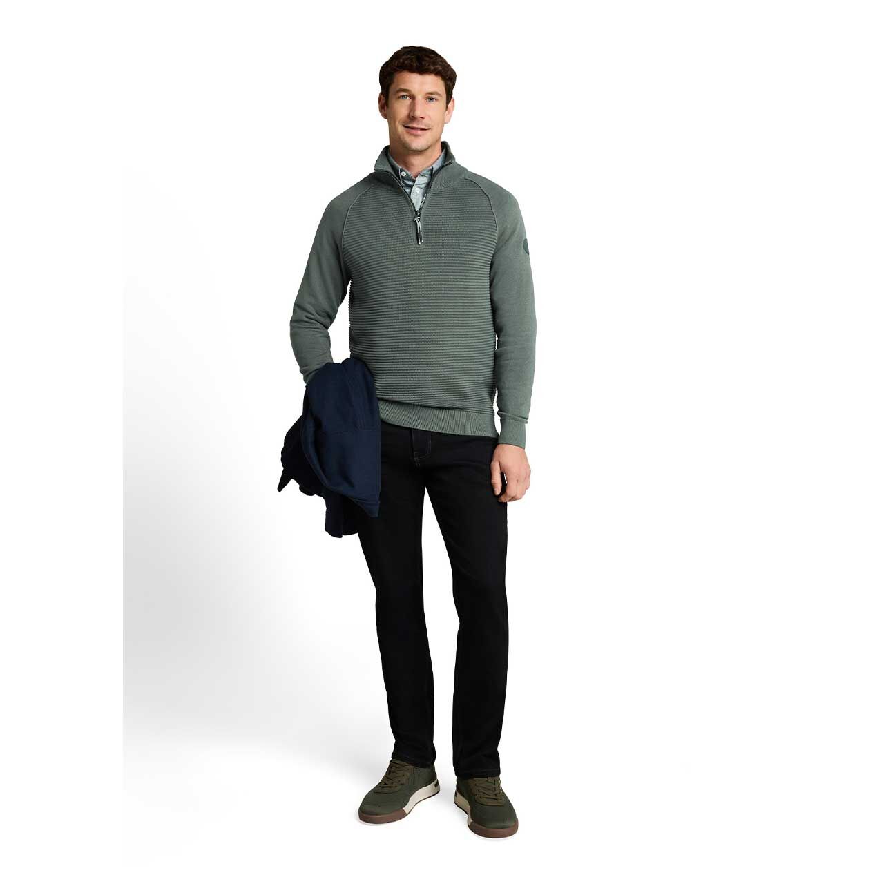 Herren Pullover Minimal Structured Knit Troyer von Tom Tailor in Olivgrün, Ganzkörperansicht am Model
