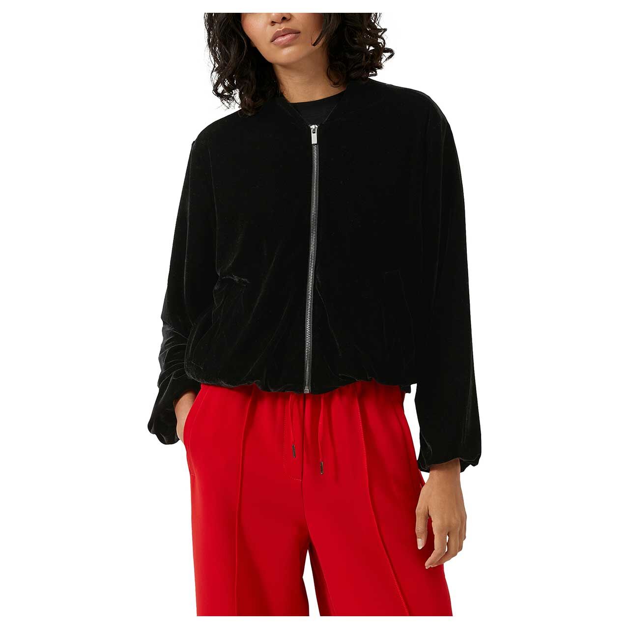 Damen Samt Sweatjacke von s.Oliver in Schwarz, detaillierte Vorderansicht am Model