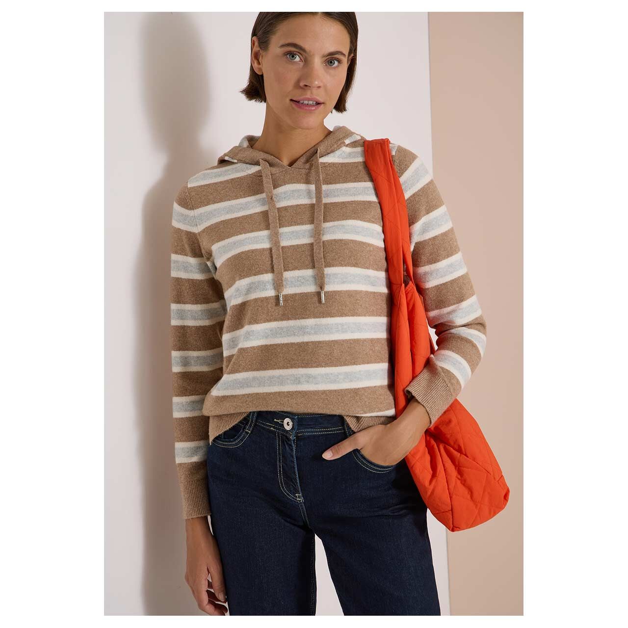 Damen Hoodie Pullover Cosy Striped von Cecil in Braun gestreift, gestylte Vorderansicht am Model