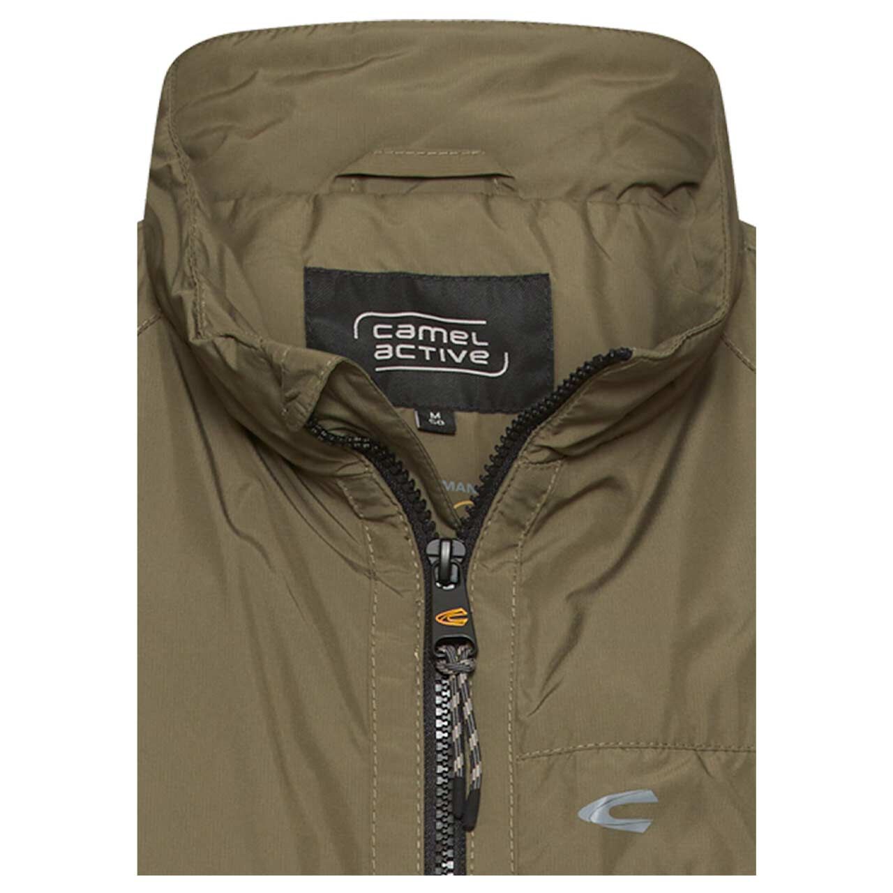 Herren Weste von Camel active in Olivgrün, detaillierte Vorderansicht