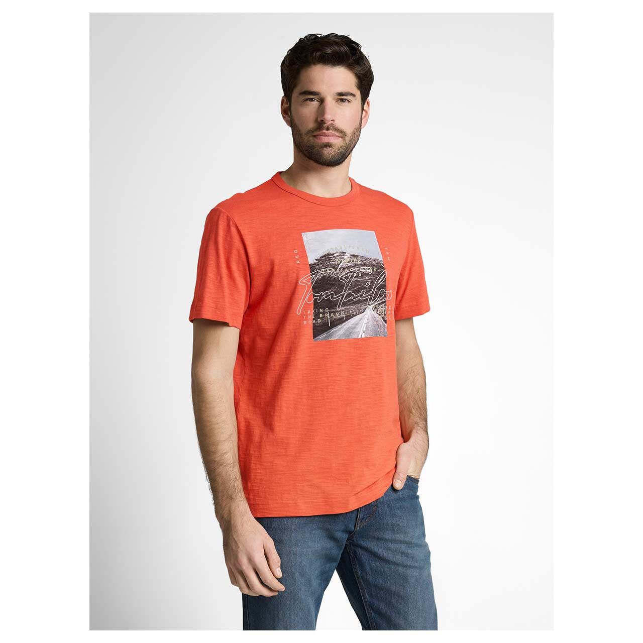 Herren T-Shirt von Tom Tailor in Orange mit Print, Vorderansicht am Model