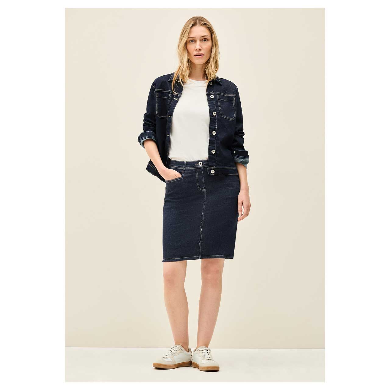 Damen Jeans Rock Denim Skirt von Cecil in Dunkelblau, Ganzkörper getragen