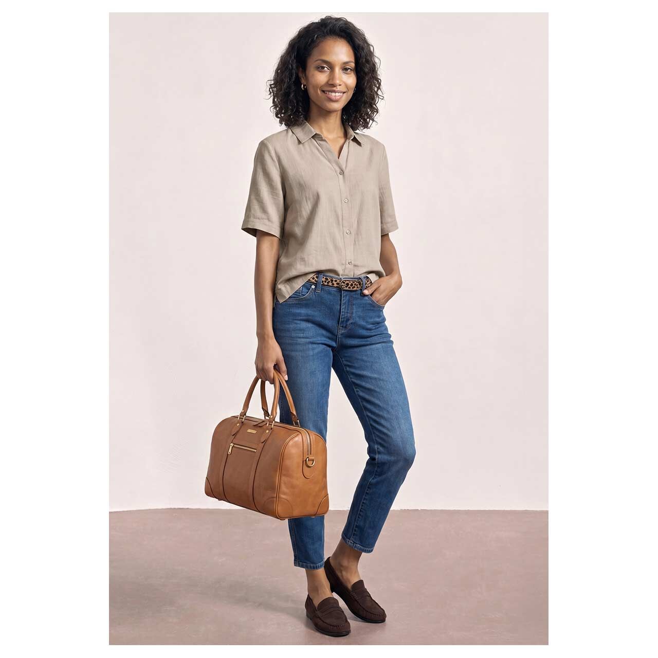 Damen Kurzarm Bluse Shirtcollar von Street One in Beige, Ganzkörperansicht am Model
