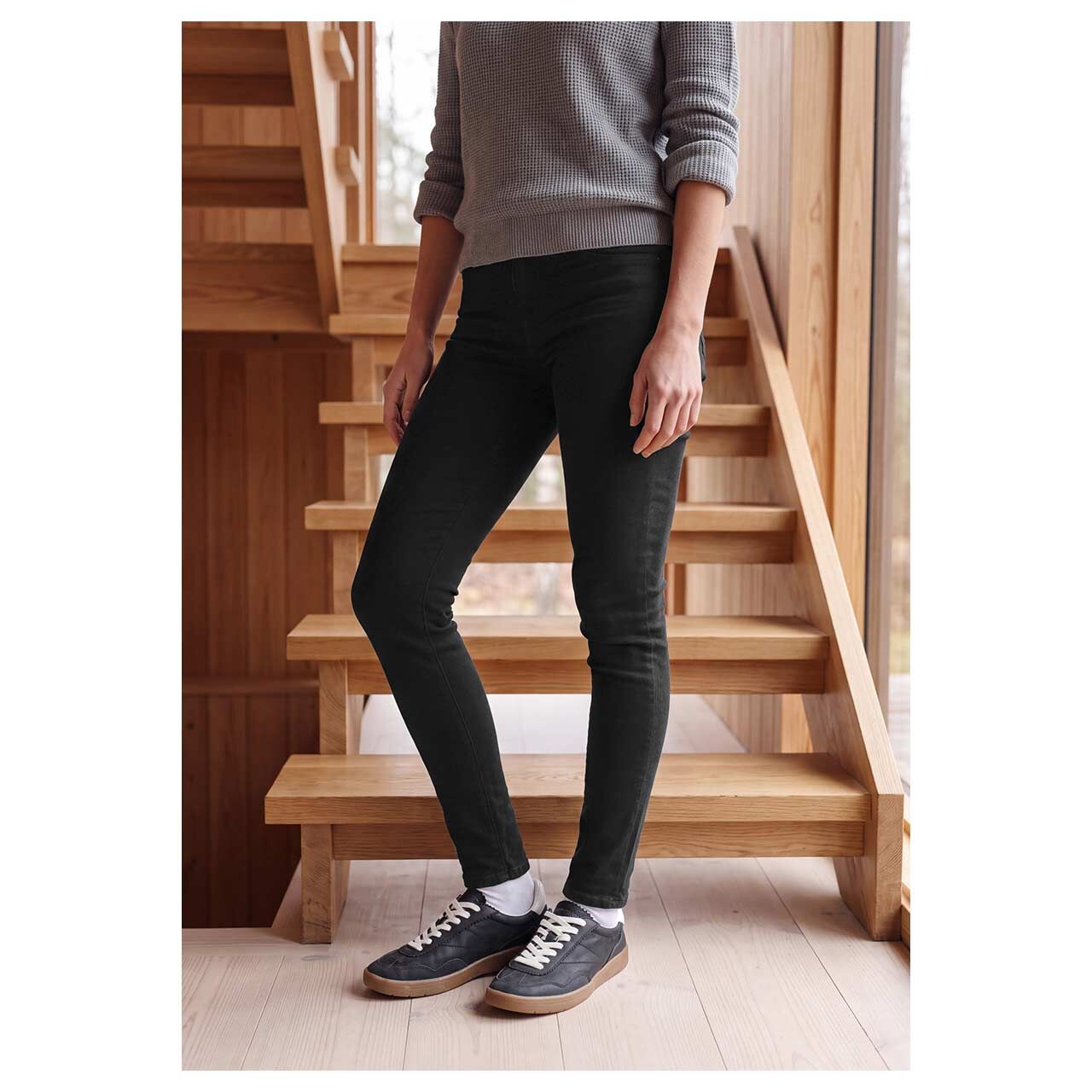 Damen Ankle Jeans Vicky von Cecil in Schwarz, Vorderansicht am Model