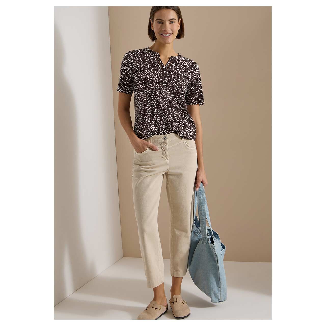 Damen T-Shirt Minimal Lace Tunic von Cecil in Dunkelbraun mit Print, Ganzkörperansicht am Model