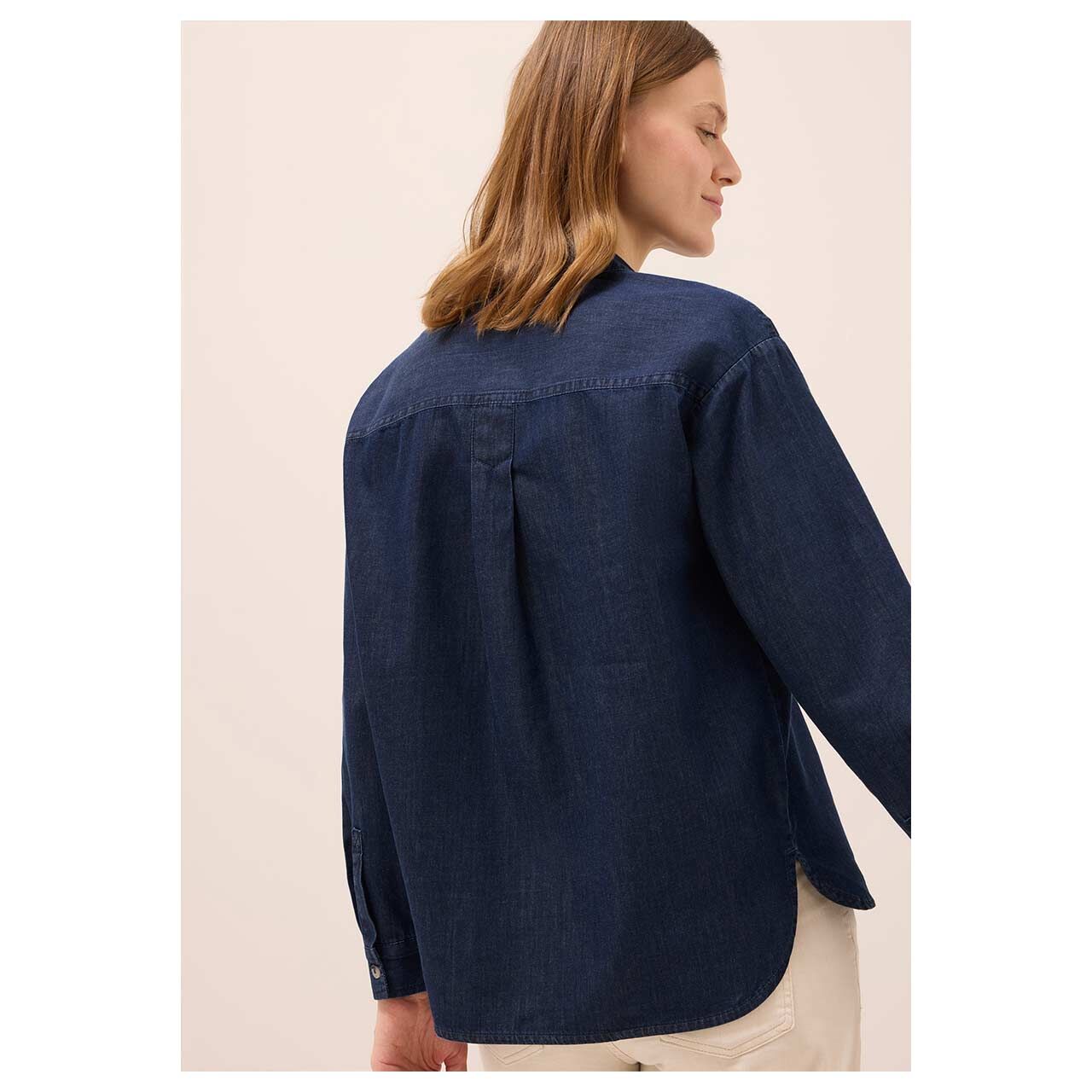 Damen Langarm Bluse Denim Cotton Look von Cecil in Dunkelblau, Rückansicht vom Model