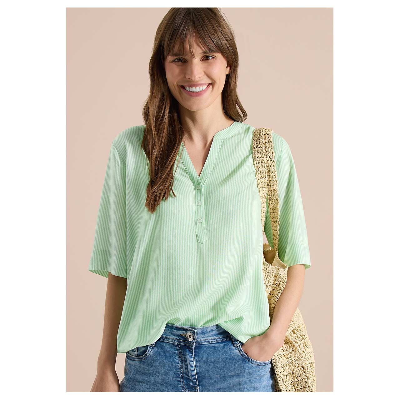 Damen Kurzarm Bluse Printed Stripe von Cecil in Hellgrün gestreift, Vorderansicht am Model