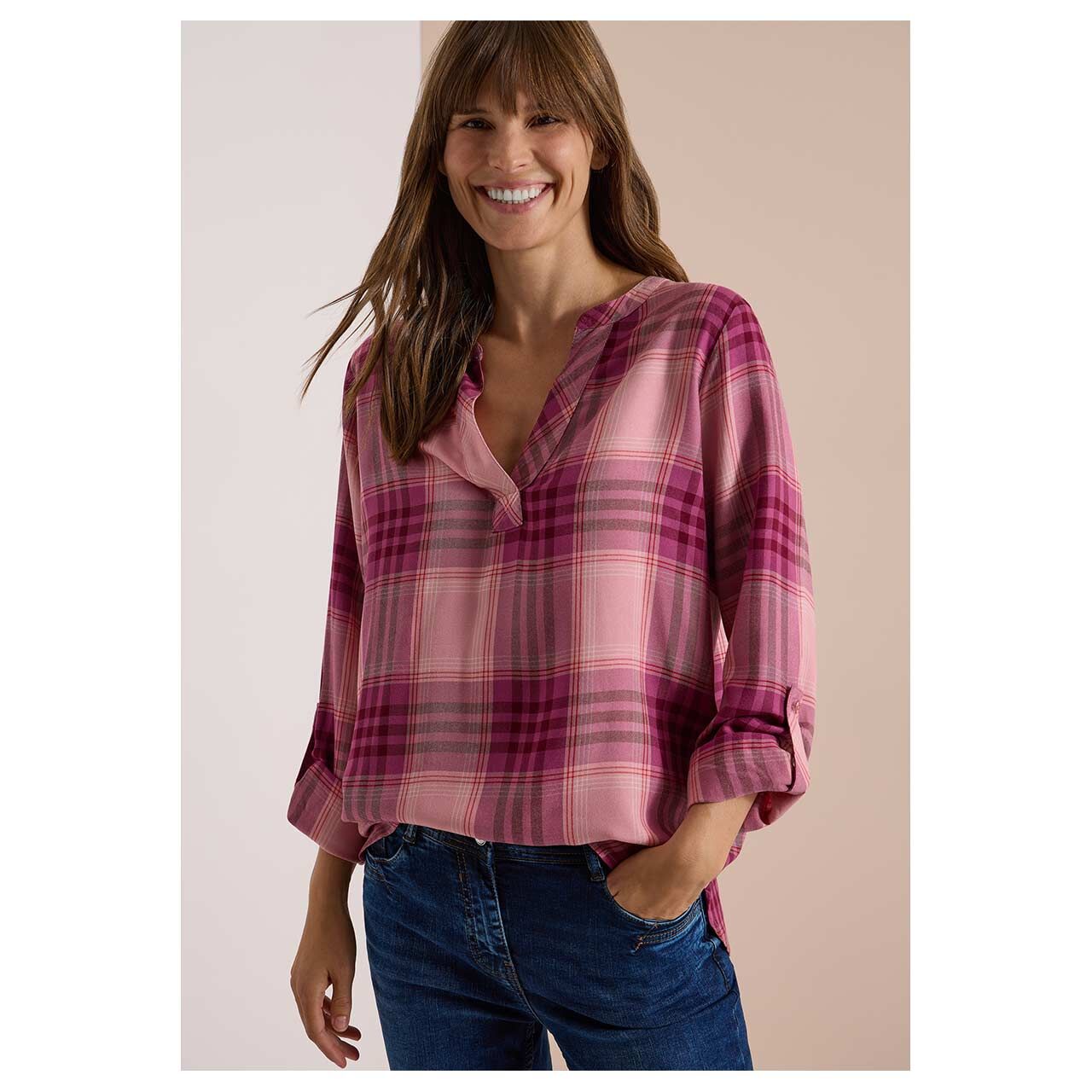 Damen Langarm Bluse Check von Cecil in Rosa kariert, detaillierte Vorderansicht am Model