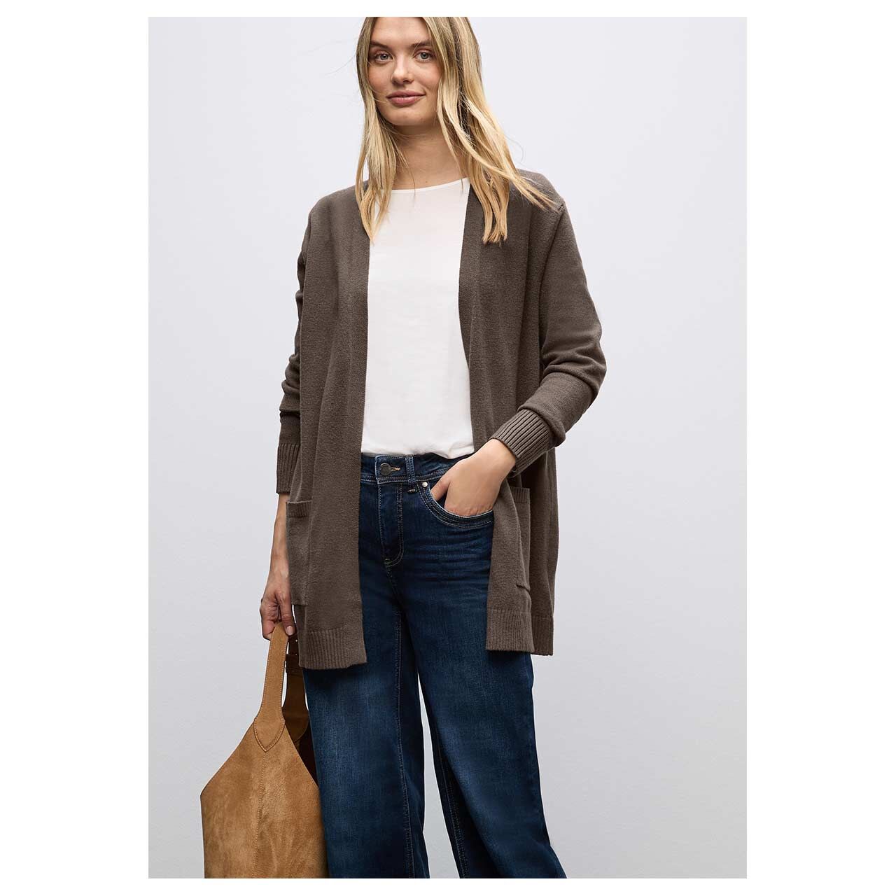 Damen Long Strickjacke Cosy Open Cardigan von Street One in Dunkelbraun meliert, gestylte Vorderansicht am Model
