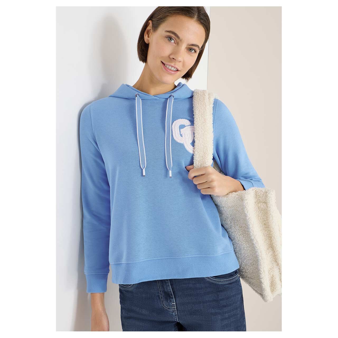 Damen Hoodie Sweatshirt Embroidery von Cecil in Blau mit Print, Vorderansicht am Model