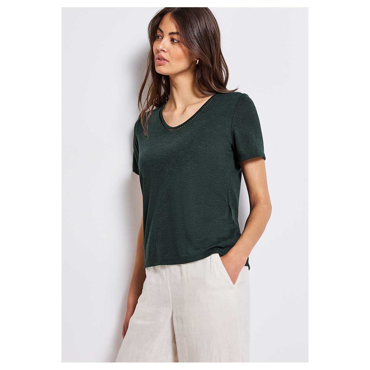 Damen T-Shirt Linen Look with Crochet von Street One in Dunkelgrün, Detailansicht Oberkörper getragen
